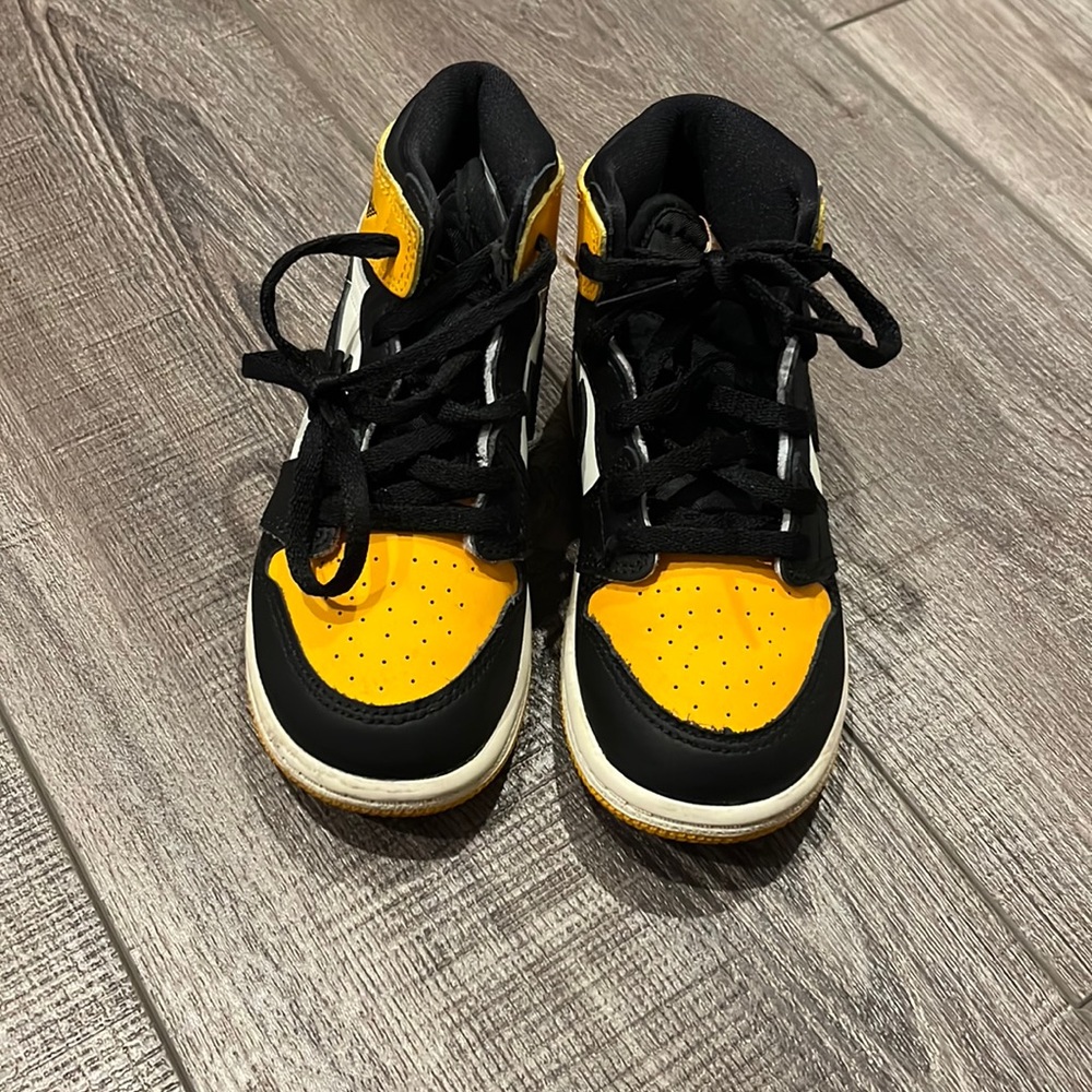 9c Yellow Toe Jordan 1's